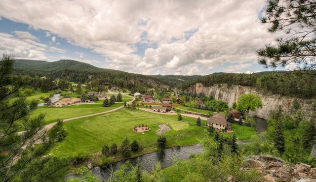 Quiet Cabin on the Cliff + Hot Tub + Stunning Black Hills Views