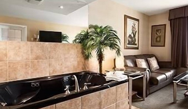 Ramada by Wyndham Clairmont/Grande Prairie