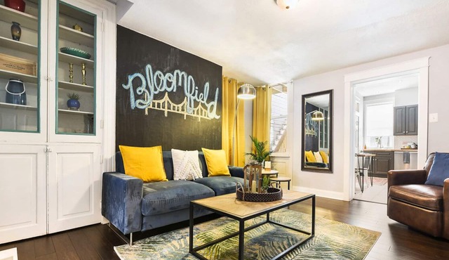 Recently refurbished, great location, walking distance to bars & restaurants!
