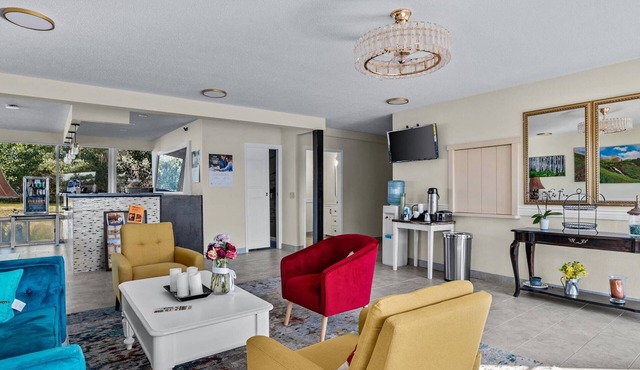 Red Arrow Inn & Suites, a Travelodge by Wyndham