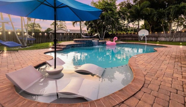 Regal Manor Paradise Dreamy Heated Pool/Spa Gym hosted by Relaxtay