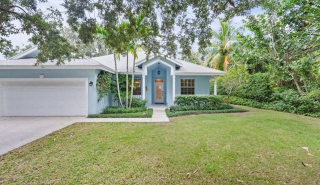 Relax and forget your worries in this serene space. 3 bedrooms/2 bath/sleeps 6.