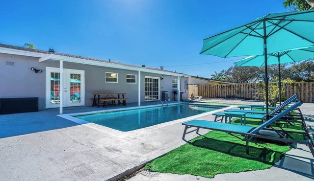 Relax & Play Hollywood Private Pool Home & Arcade