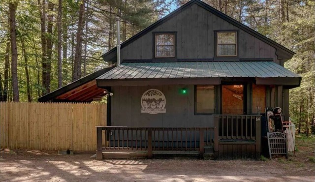 Relax with the whole family at this peaceful 4 bedroom cabin.