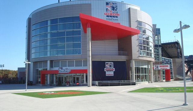 Relaxing Hideaway! 2 Units Close to Gillette Stadium, FREE Parking and Breakfast