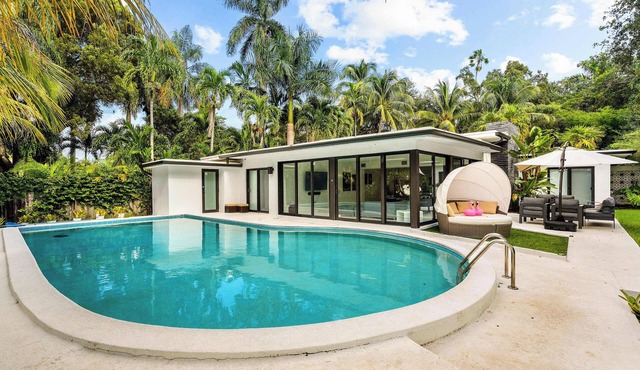 Relaxing Riverside Stay w/Pool