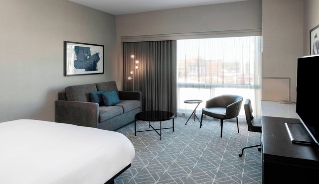 Renaissance by Marriott Boston Patriot Place Hotel