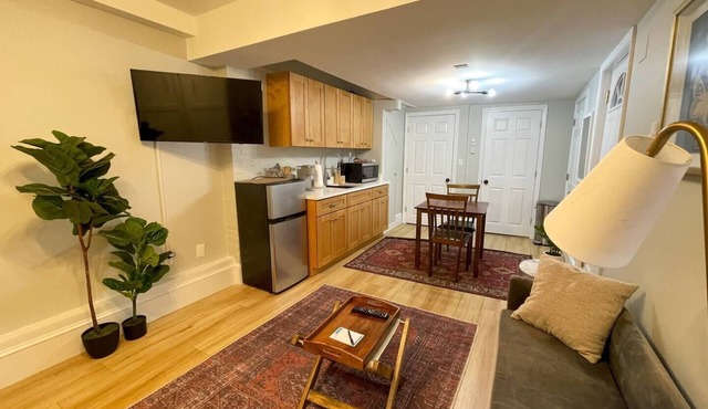 Renovated Studio, near hospitals, MBTA