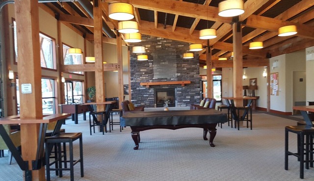 Resort Style Cottage at Cultus Lake - ++ amenities - perfect for families