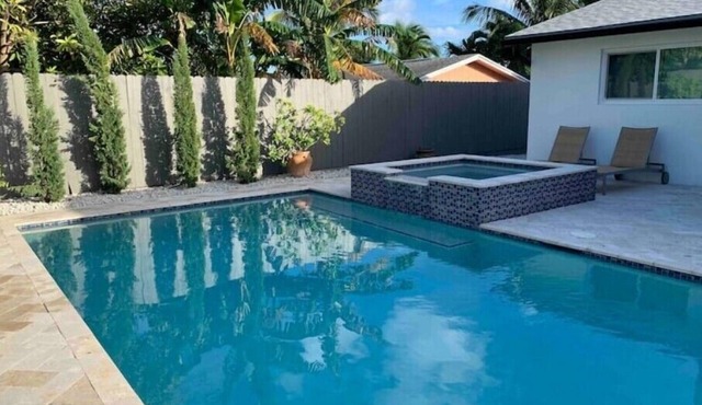 RETREAT with SALT WATER HEATED POOL & SPA . SUMMER is AVAILABLE !