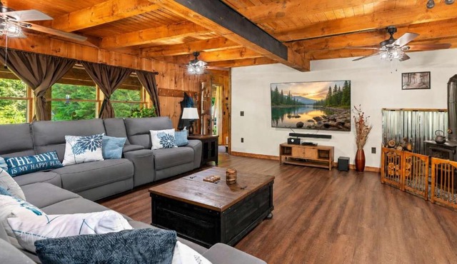 Riverfront Log Home - 28 Acres - Fire Pit