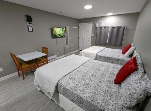 Riverside Motel & Suites