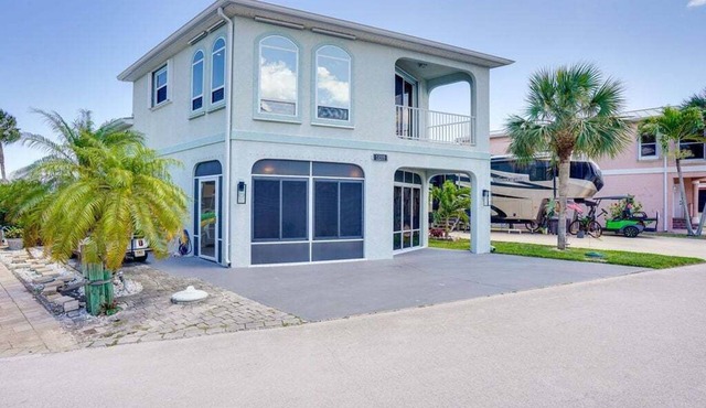 Riverview Beautiful remodeled 2 bd 2 bath beach home on Nettles Island