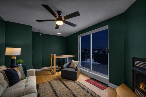 Riverview Penthouse Balcony Games Parking