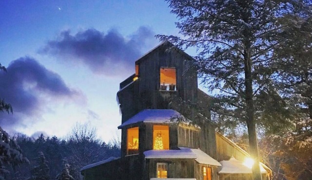 Romantic, adult getaway near Stowe & Smugglers, private trails , hot tub