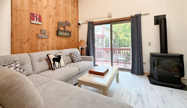 Roomy Family Getaway at base of White Mountains - Sleeps 7!