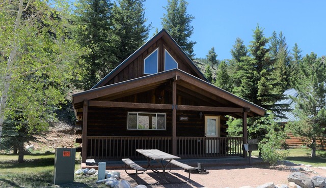 Roomy Taylor Canyon Cabin With Private Fishing Access