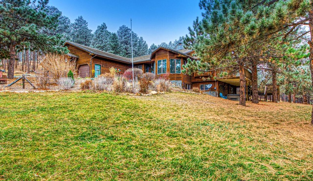 Rustic Black Hills home in secluded location w/sauna, fireplace, private hot tub
