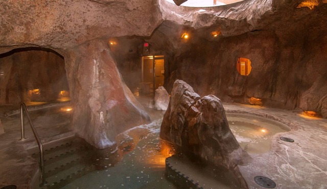 Rustic & Cozy Getaway |Amazing Cave-inspired +Pool
