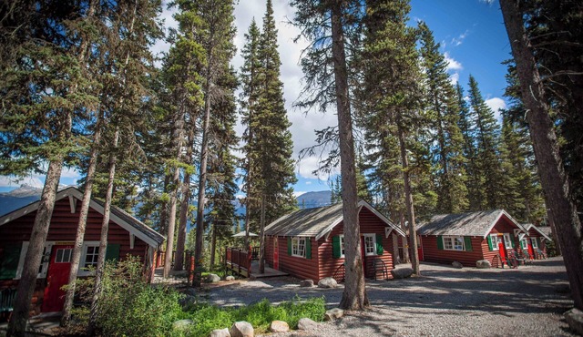 Rustic Lake Louise Cabin | Fireplace & Balcony