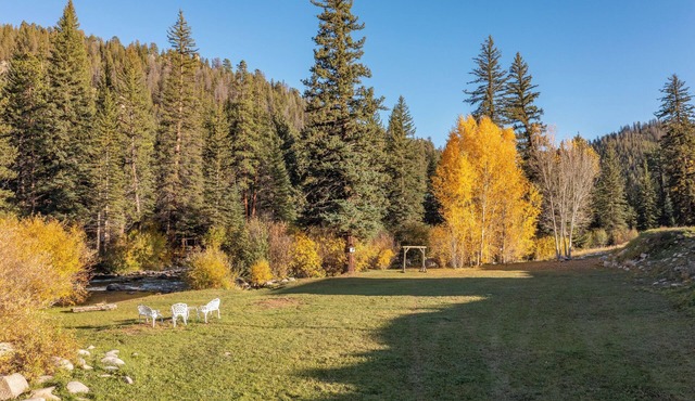 Rustic Luxury Meets Nature: Cabins, Fishing & Mountain Adventures