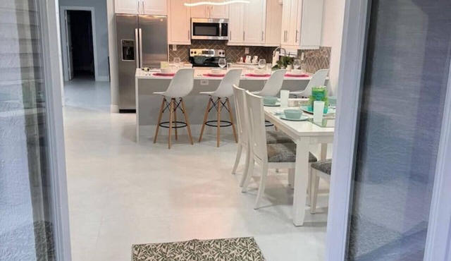 S&H West Palm 3 Bedroom PBI Airport Tropical Chic
