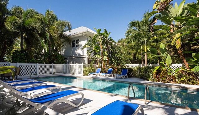 Saba Winds Beachfront!