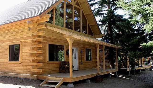 San Juan Log Home 4 beds, 3 br, 2 baths, on the river, mtn view