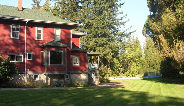 Sasquatch Crossing Eco Lodge B&B