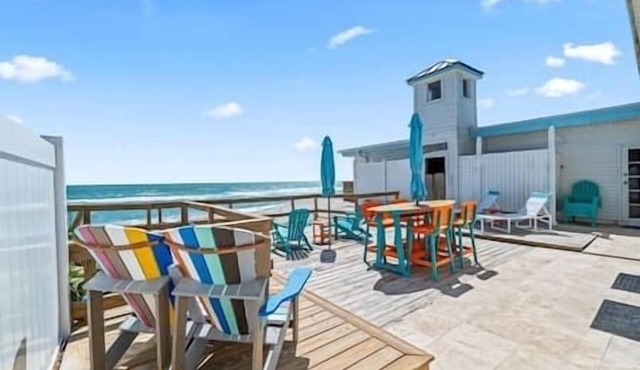 Seagrape Beachfront Cottage - Direct waterfront, Family and Pet Friendly