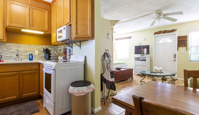 Secluded Cottage Close to Town w/Bikes & Hot Tub