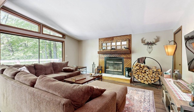 Secluded home with deck, hot tub, & foosball table