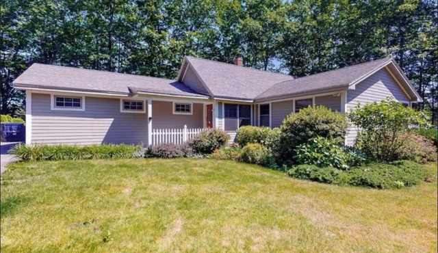 Secluded lakefront home with patio & firepit, fast WiFi, wood stove & W/D