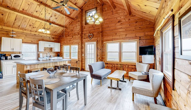 Second floor, dog-friendly condo with modern decor and lovely views