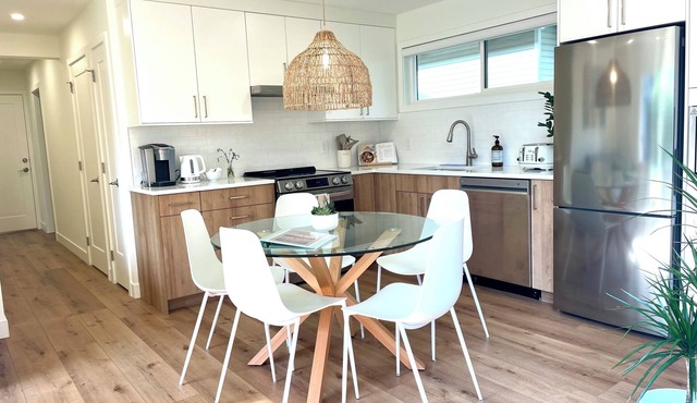 Self Contained Suite in a lovely beachside village close to downtown Vancouver