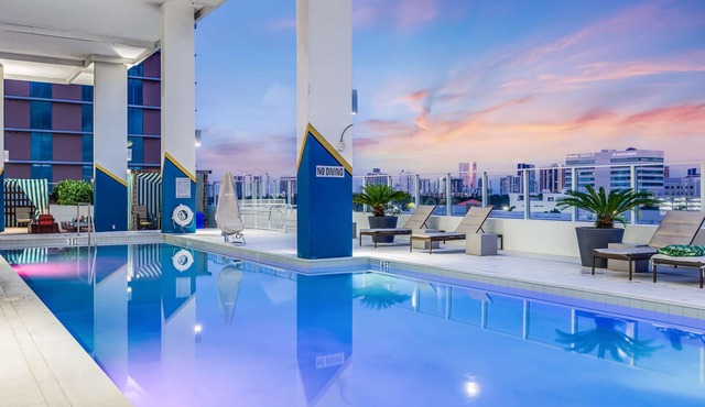SERENA Hotel Aventura Miami, Tapestry Collection by Hilton