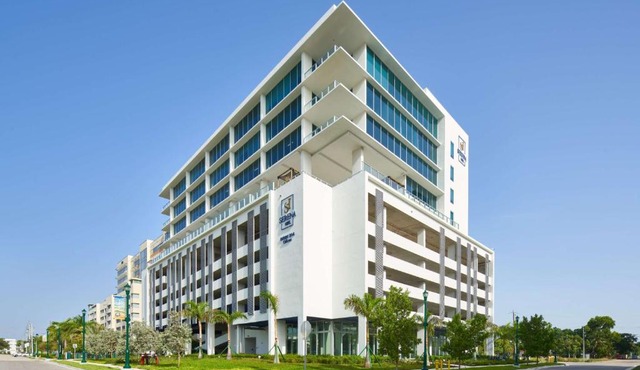 SERENA Hotel Aventura Miami, Tapestry Collection by Hilton
