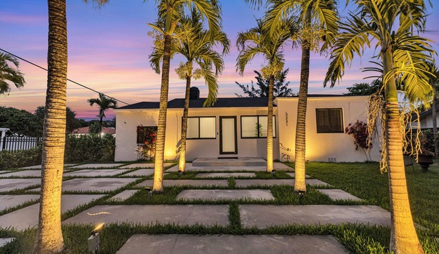 Serene Miami Palm Escape – Stylish Comfort Near Top Attractions!
