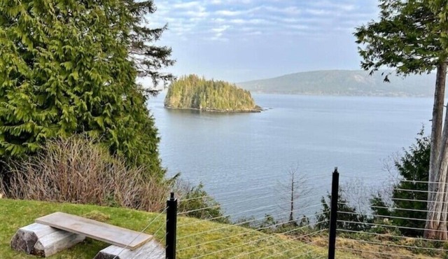 Serene Ocean View Home - steps from the beach and museum!