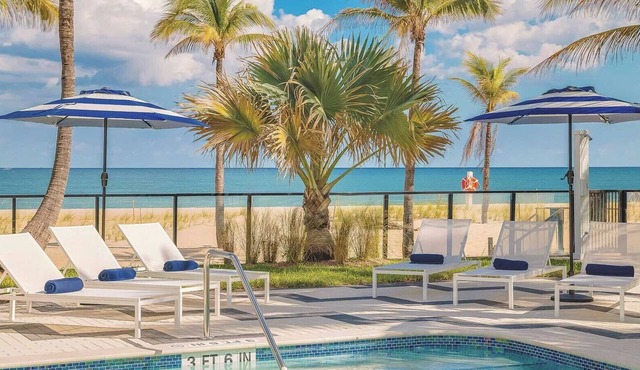 Serene Stay Near the Beach! Onsite Fitness Center and Outdoor Pool, Pets Welcome