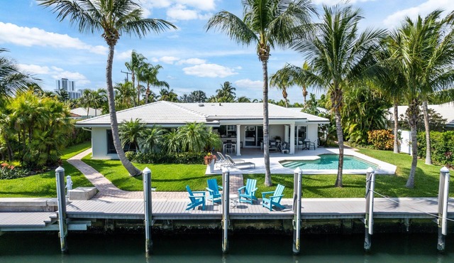 Seven Palms Waterfront - Private Dock, Heated Pool & Lanai - Walk to Beach!