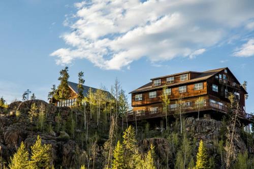 Shadowcliff Mountain Lodge & Retreat Center