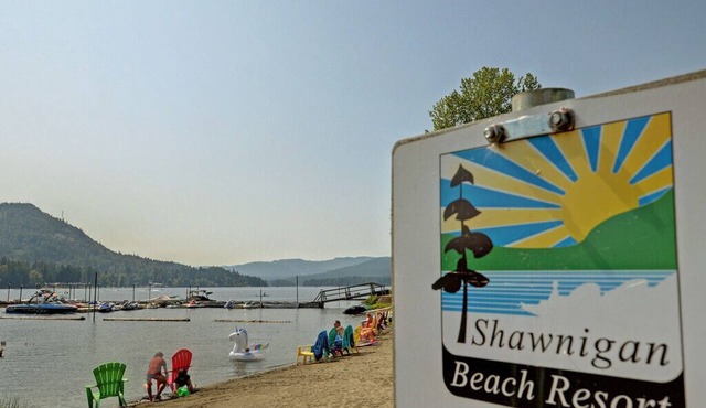 Shawnigan Lake Beach Resort 2 Bedroom Beachfront Condo!