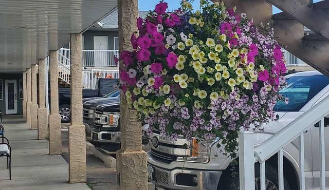 Shoreside Inn & Suites