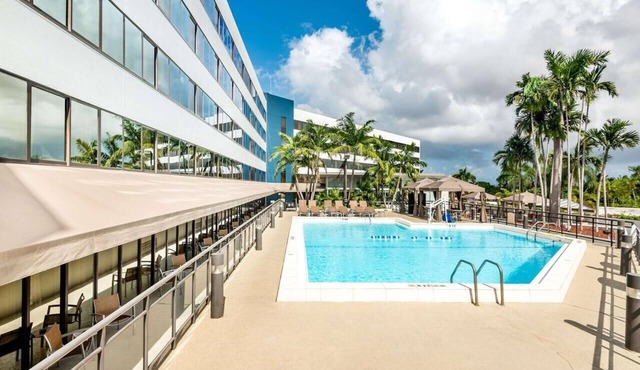 Short Distance From The Well Known Sites! Close to Versace Mansion
