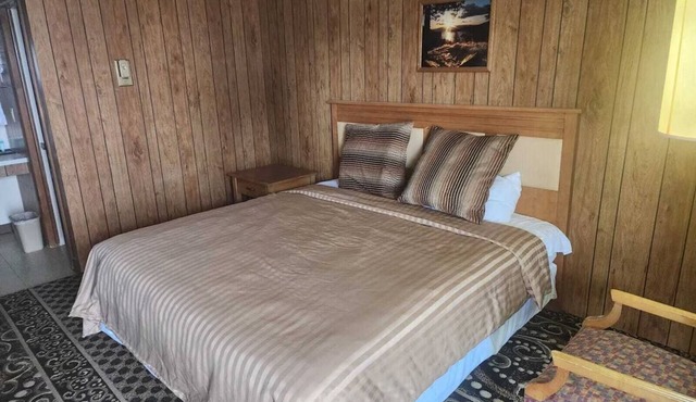 Simple Yet Functional Room w/Comfy Bed Near Shiloh Vineyard for Wine Enthusiast