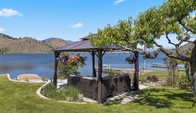 Skaha Lakefront BnB | Book Your Stay Today!