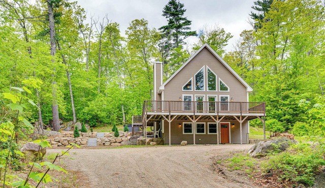 Ski, Hike & Fish: Chalet w/Hot Tub in Conway