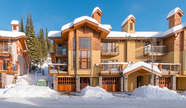 Ski-in/Ski-out, Family Friendly Trails Edge 15 Townhome with Hot Tub/BBQ
