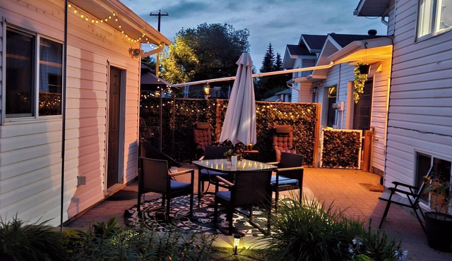 ○Small Town Pearl○ 2Level Hidden Gem Near RedDeer│1K+2Q│Private Yard│Firepit+BBQ
